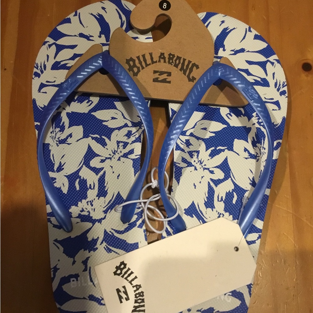 Women’s flip flops size 8